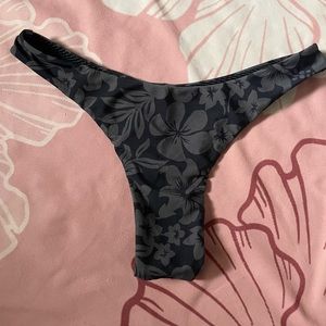 Acacia bottom size medium